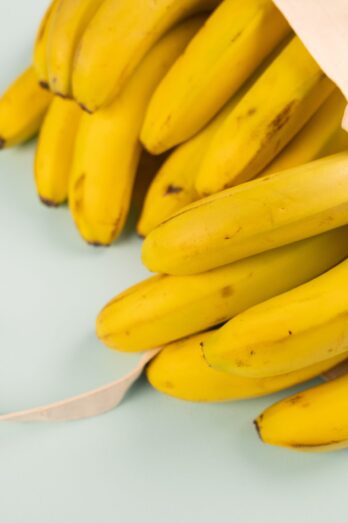 você sabia que as bananas também têm benefícios incríveis para a pele?